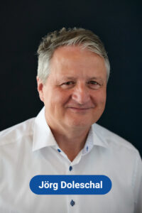 Foto eines der behandelnden Ärzte, er lächelt freundlich und zugewandt.