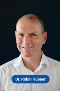 Foto eines der behandelnden Ärzte, er lächelt freundlich und zugewandt.